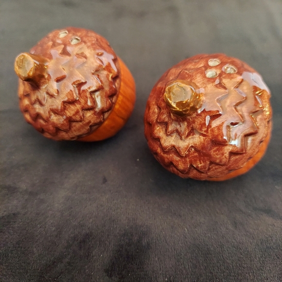 Vintage Acorn Salt and Pepper Shakers - Picture 3 of 4